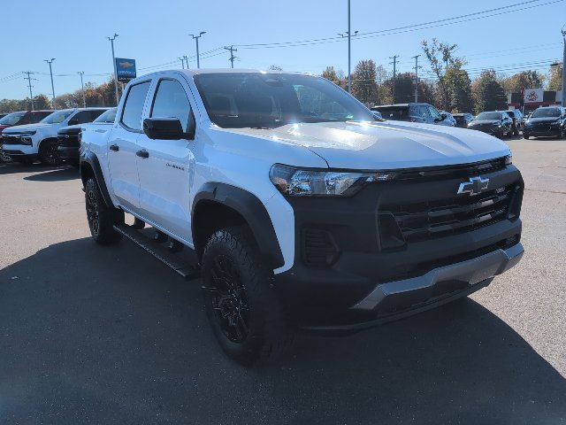 Used 2023 Chevrolet Colorado Trail Boss w/ Technology Package AWD/4WD image 11