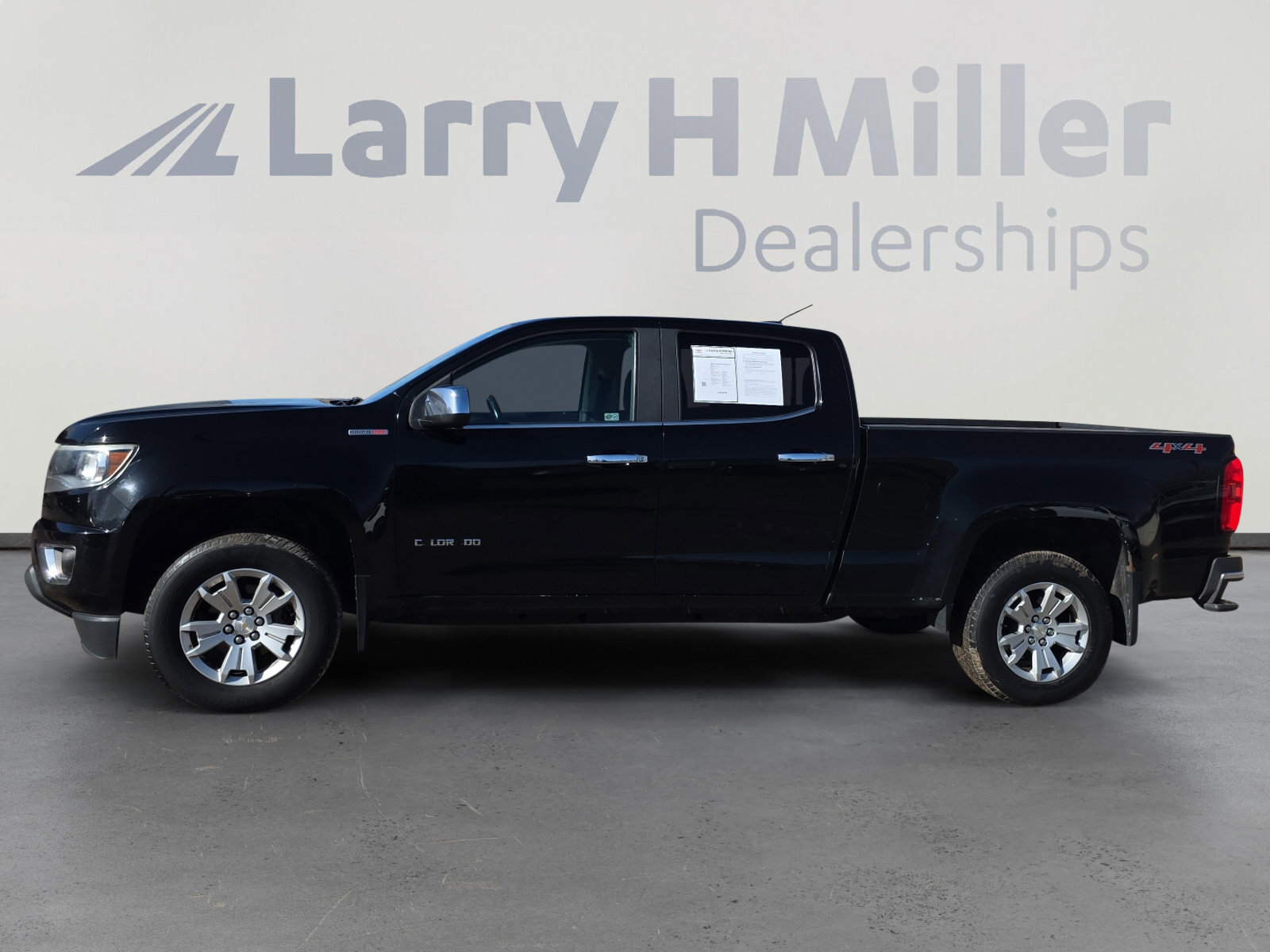 Used 2017 Chevrolet Colorado LT image 2