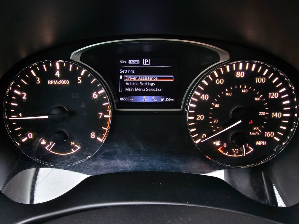 Used 2018 Nissan Pathfinder SV image 28