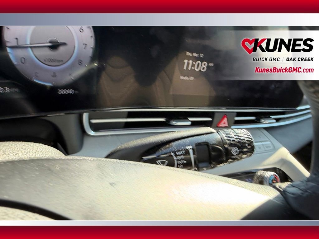 Used 2025 Hyundai Elantra Limited image 13