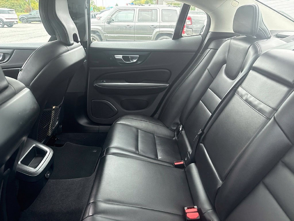 Used 2022 Volvo S60 B5 Momentum w/ Premium Package FWD image 5