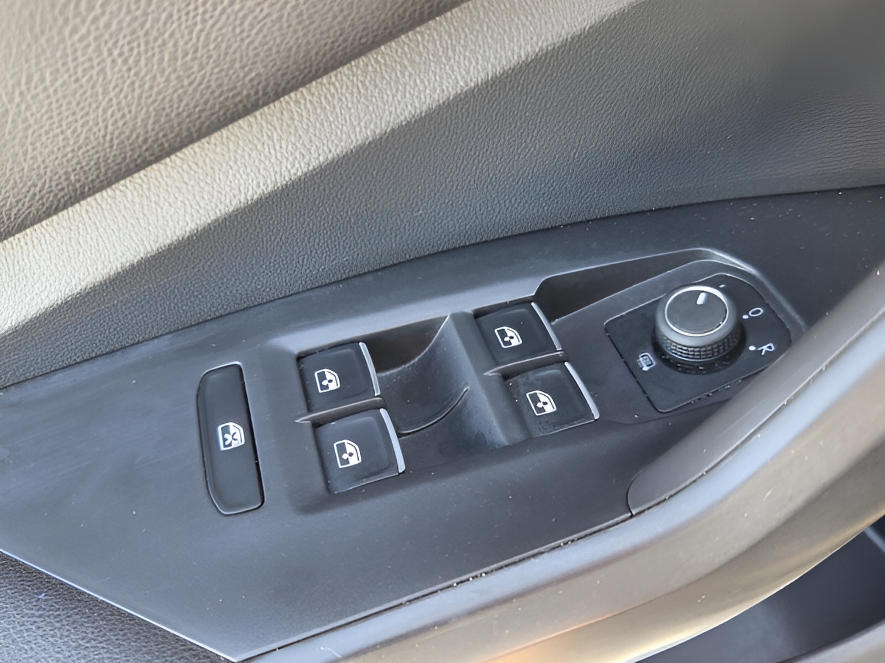 Used 2024 Volkswagen Jetta SE FWD image 28