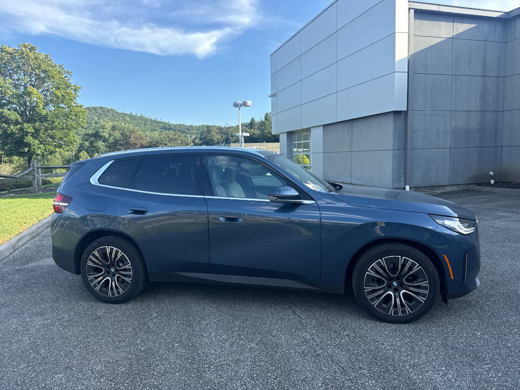 Used 2025 BMW X3 xDrive30i w/ Premium Package AWD/4WD image 2