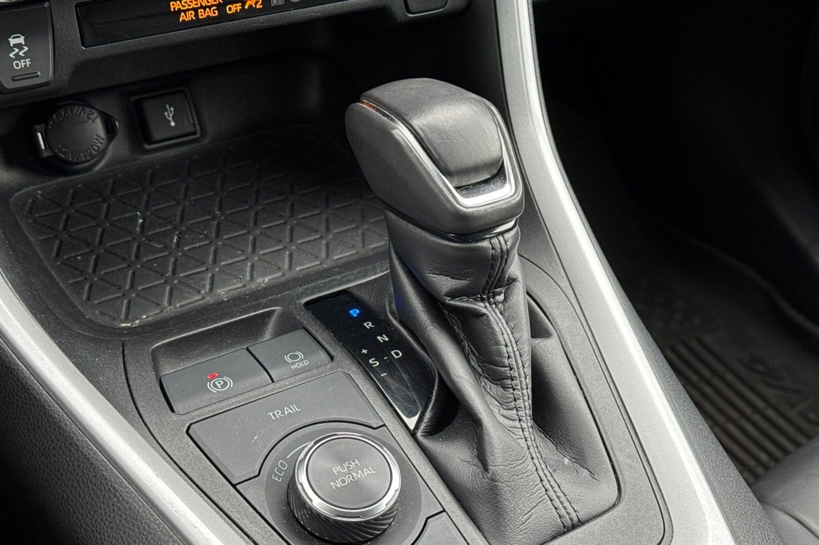 Used 2021 Toyota RAV4 XLE Premium image 22