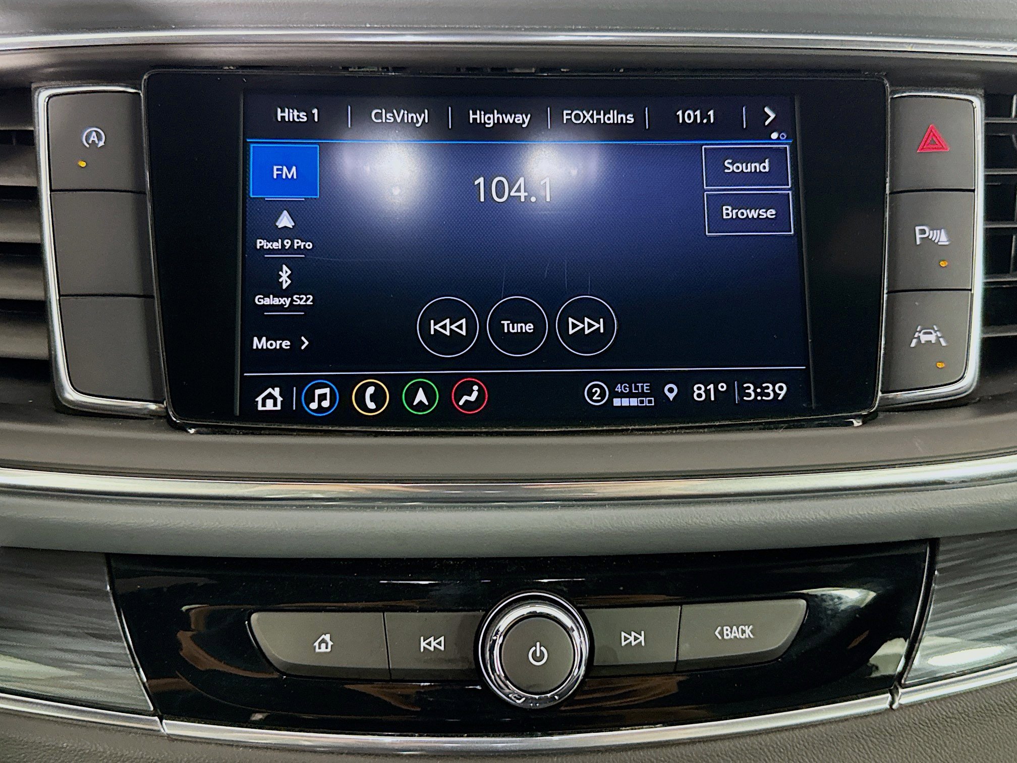 Used 2024 Buick Enclave Premium image 17