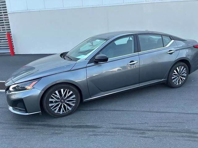 Used 2024 Nissan Altima 2.5 SV FWD image 16