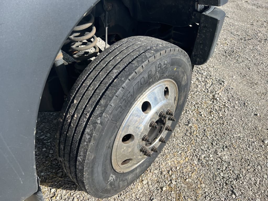 Used 2015 Ford F550 2WD Regular Cab Super Duty image 12