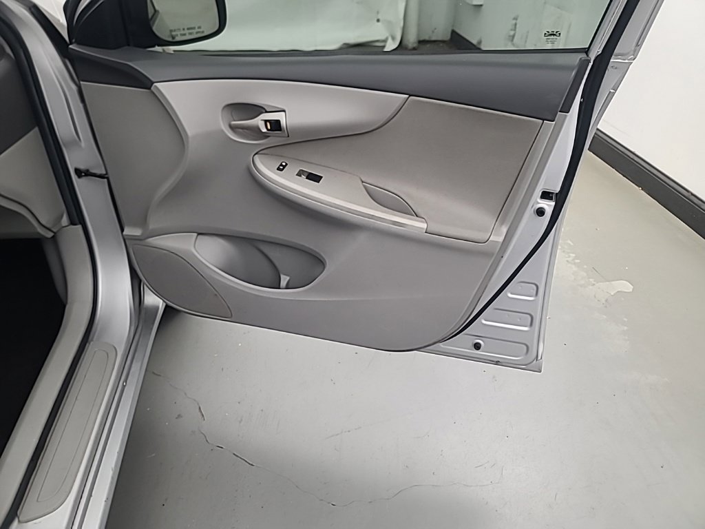 Used 2010 Toyota Corolla LE FWD image 12