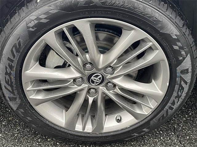 Used 2017 Toyota Camry SE image 5