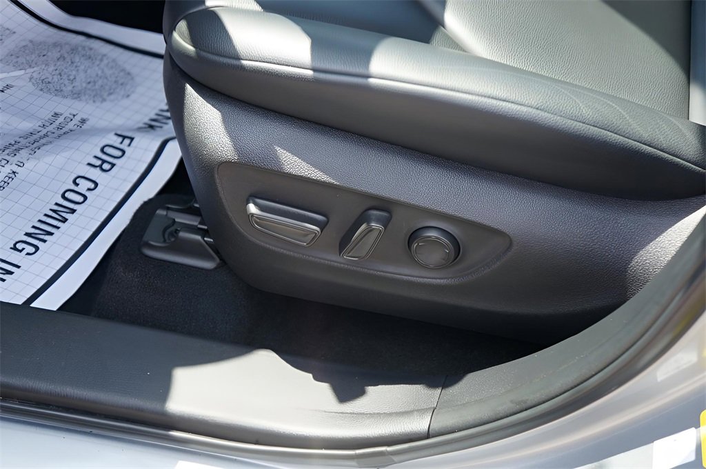 Used 2024 Toyota Highlander Platinum image 11