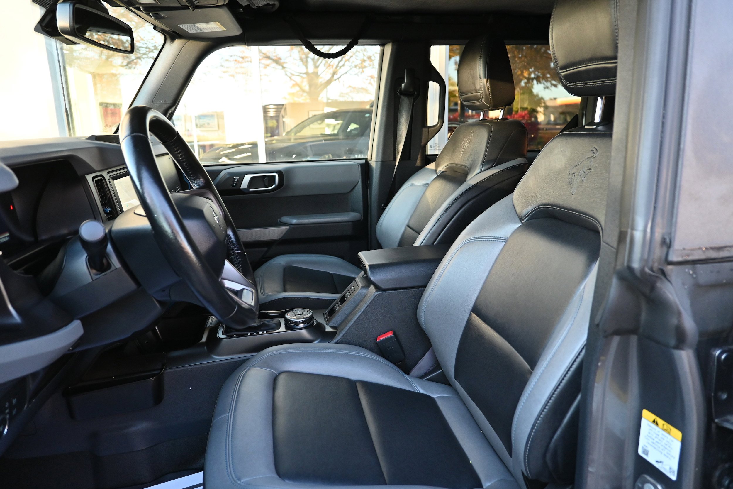 Used 2022 Ford Bronco Black Diamond image 6