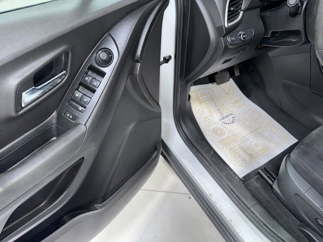 Used 2017 Chevrolet Trax LS w/ Fleet Convenience Package image 10
