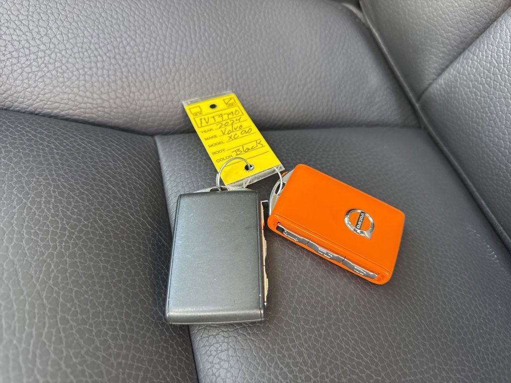 Used 2024 Volvo XC90 B6 Plus image 37