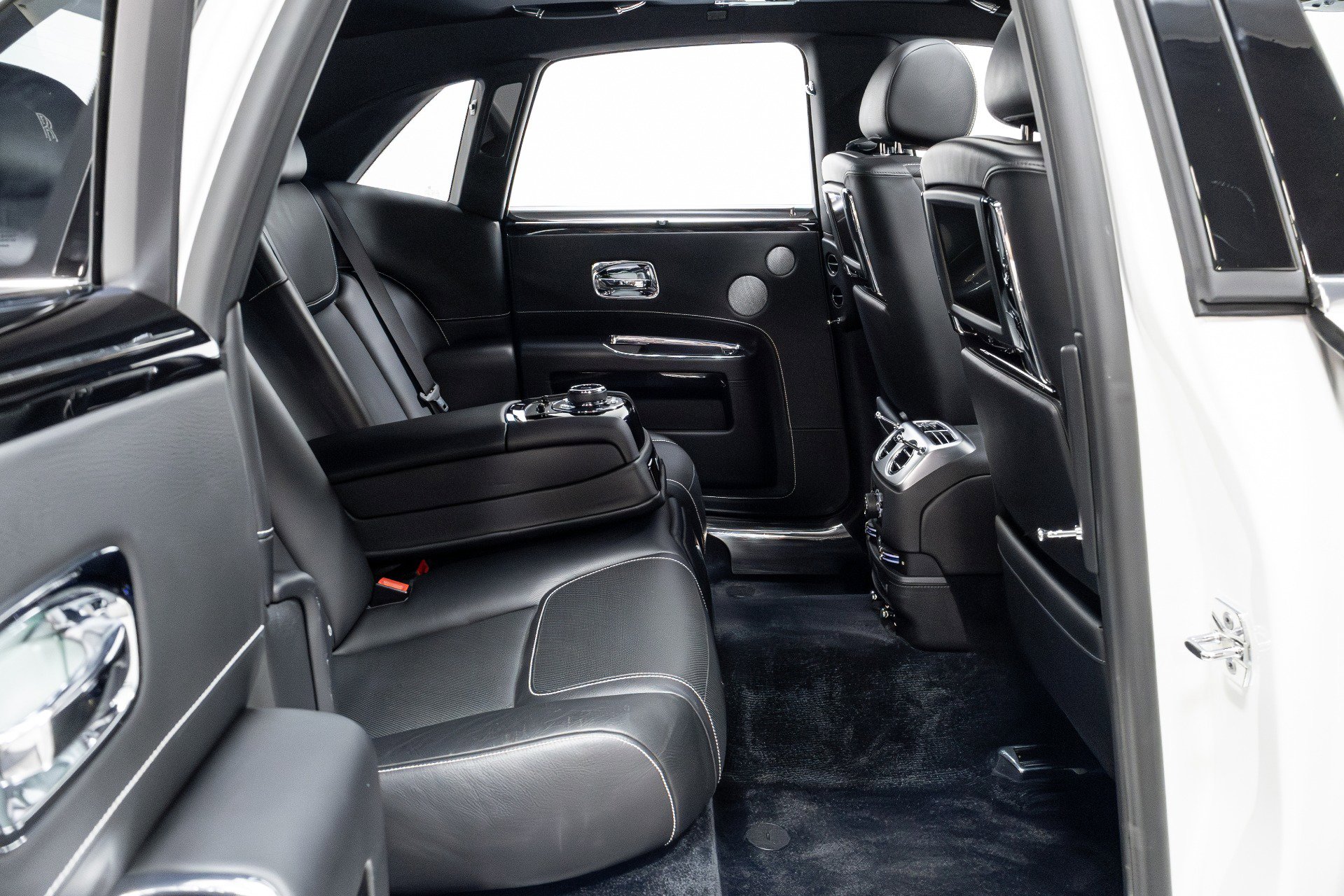 Used 2016 Rolls-Royce Ghost image 31