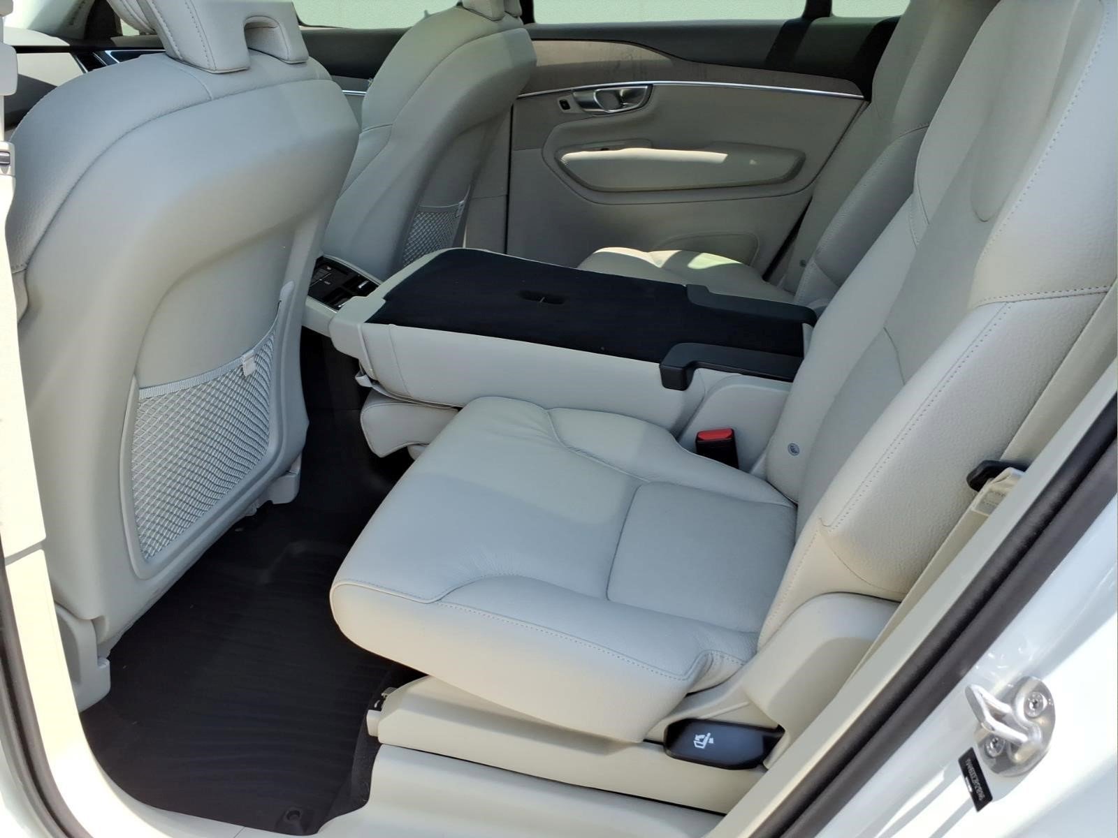 Used 2024 Volvo XC90 T8 Plus w/ Protection Package Premier AWD/4WD image 17