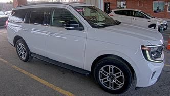 Used 2025 Ford Expedition Active image 3