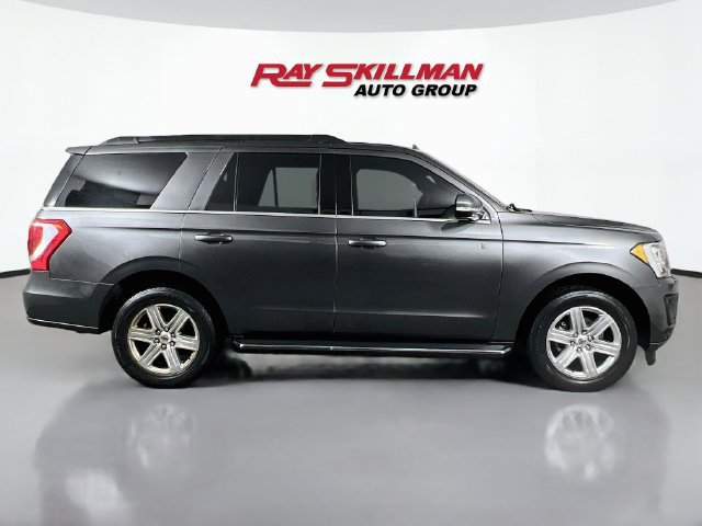 Used 2019 Ford Expedition XLT w/ Equipment Group 202A AWD/4WD image 8