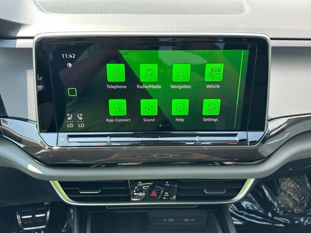 Certified 2026 Volkswagen Atlas Peak Edition AWD/4WD image 33