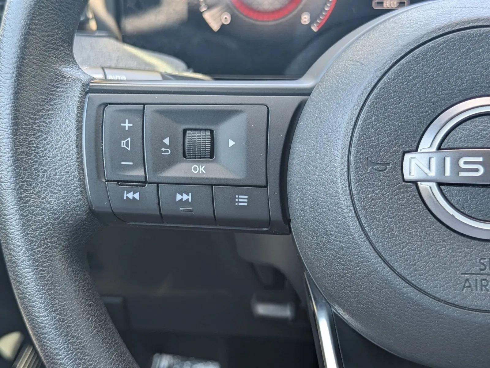 Used 2025 Nissan Kicks SV FWD image 21
