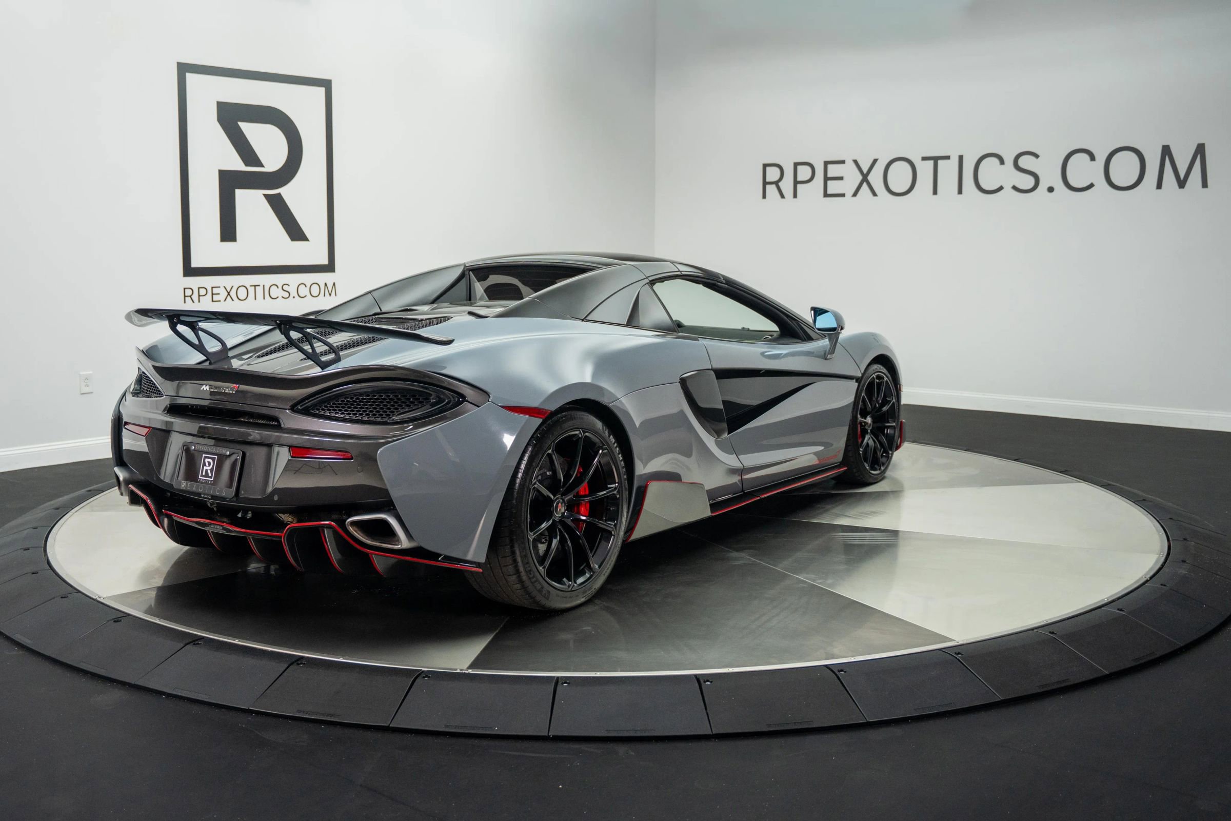 Used 2018 McLaren 570S Spider image 4