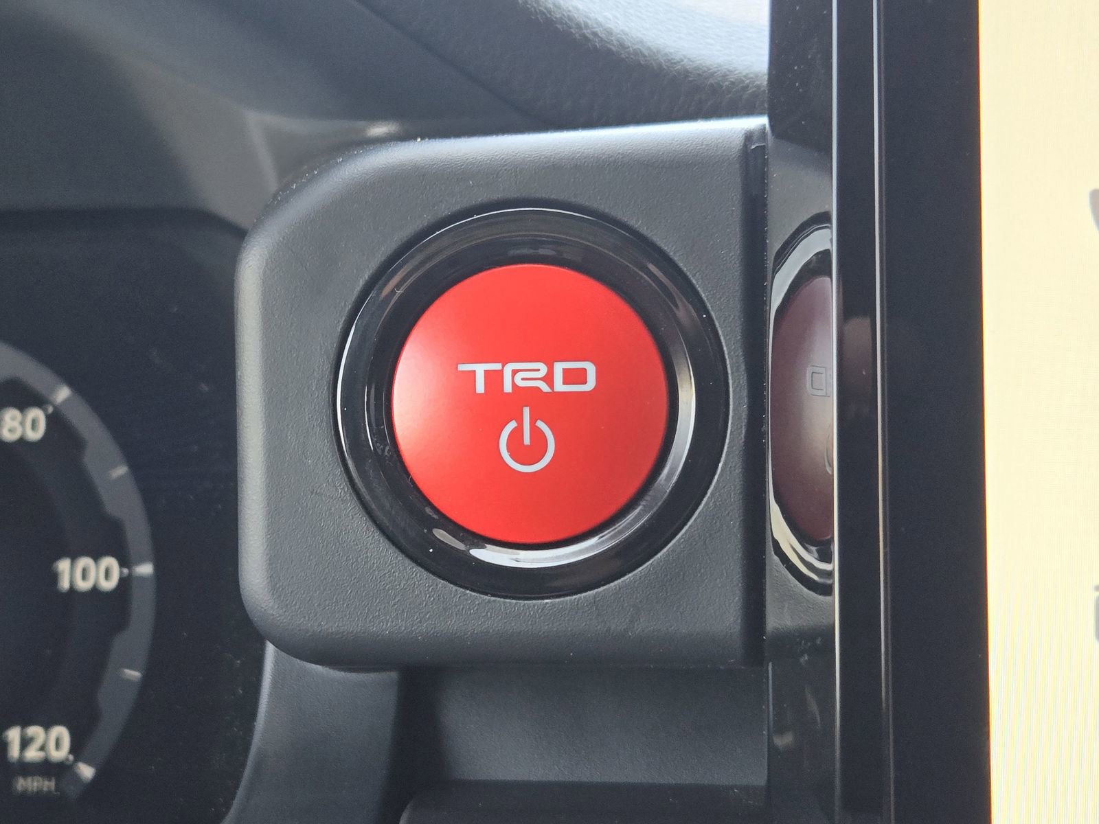 Used 2025 Toyota Tacoma TRD Off-Road w/ TRD Off Road Premium Package AWD/4WD image 25