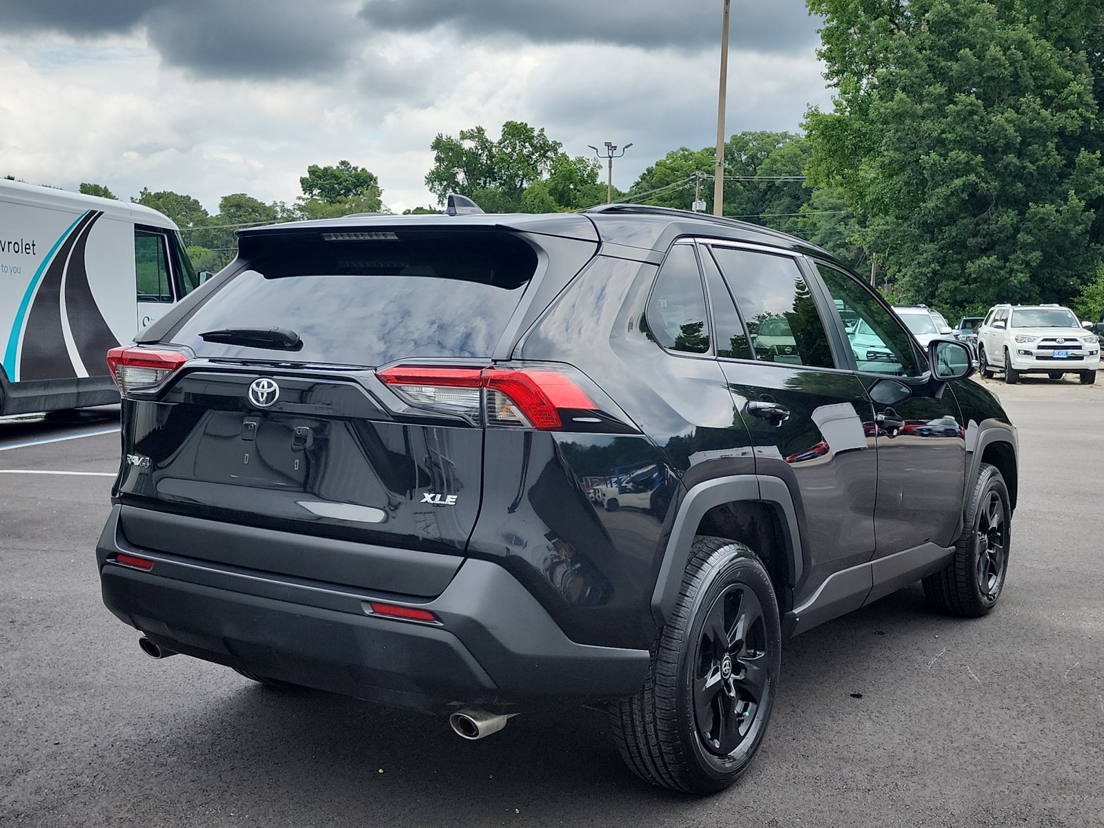 Used 2021 Toyota RAV4 XLE FWD image 5