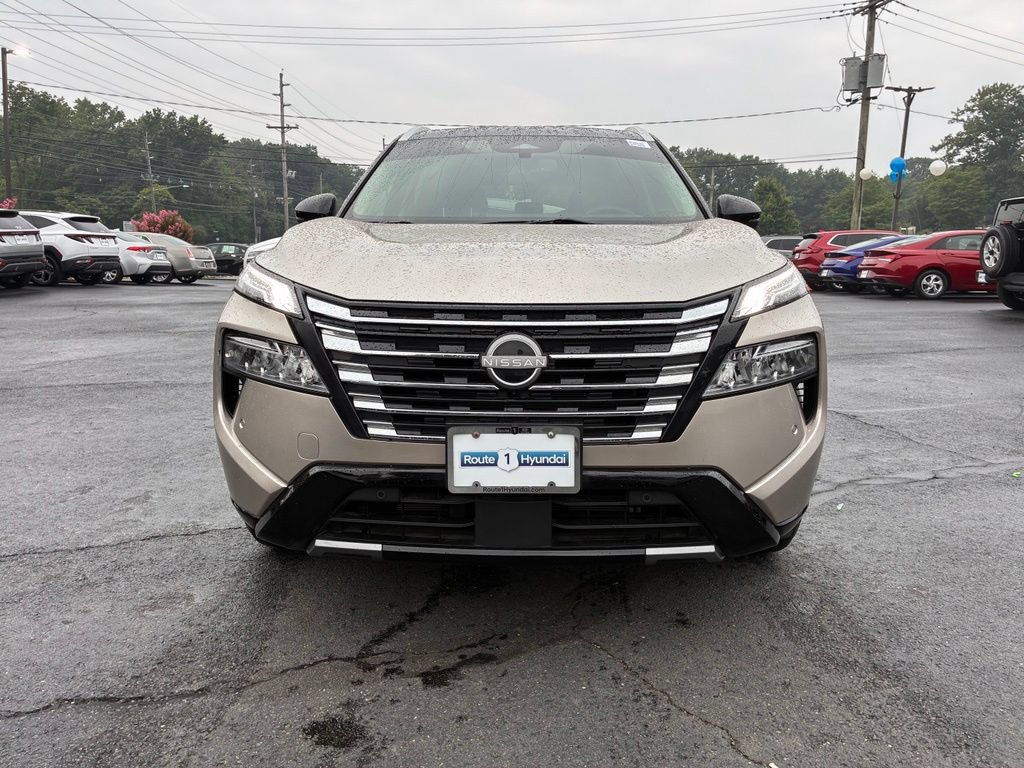 Used 2024 Nissan Rogue Platinum FWD image 2
