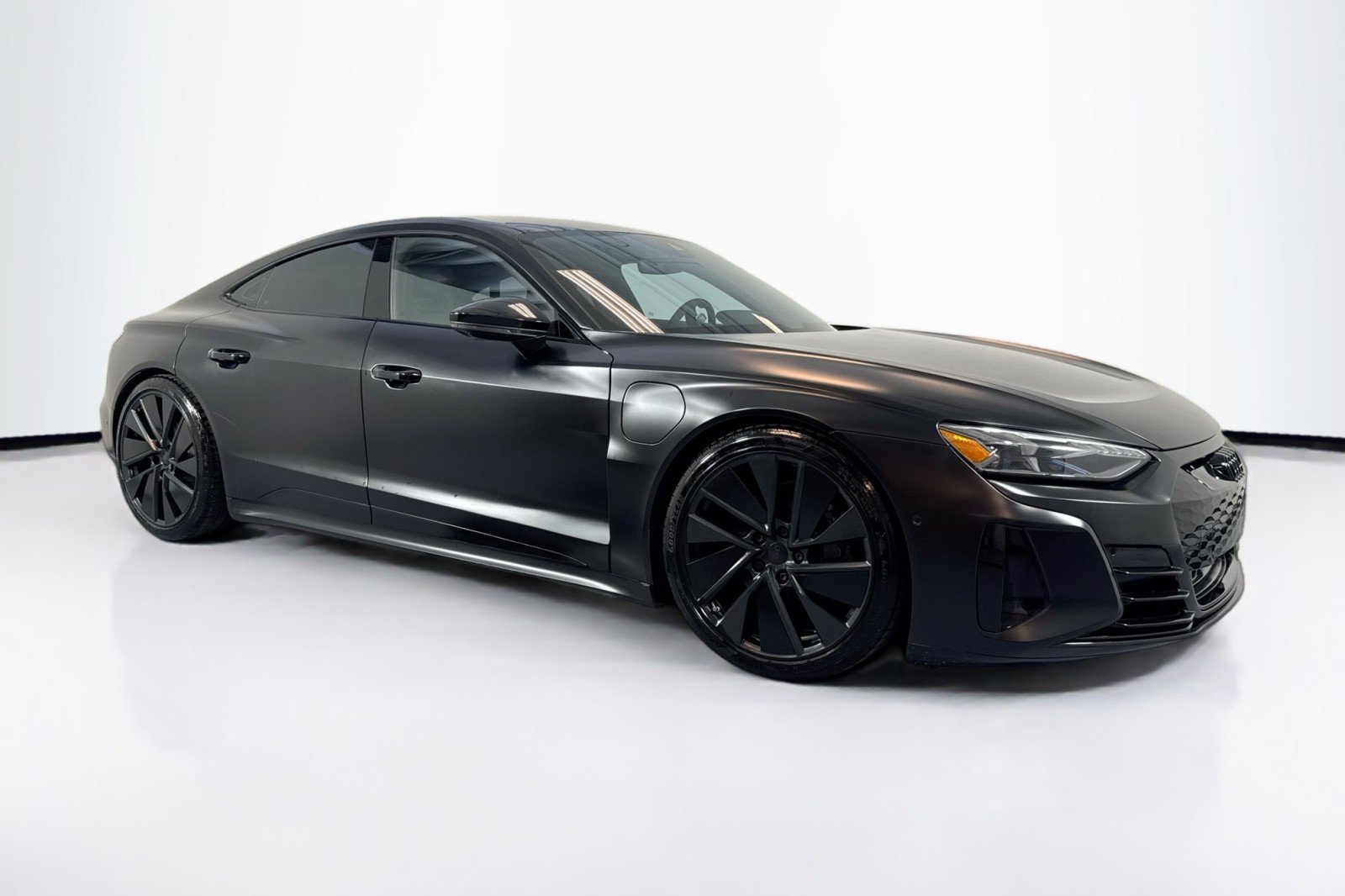 Used 2022 Audi e-tron GT Prestige w/ Prestige Package image 3