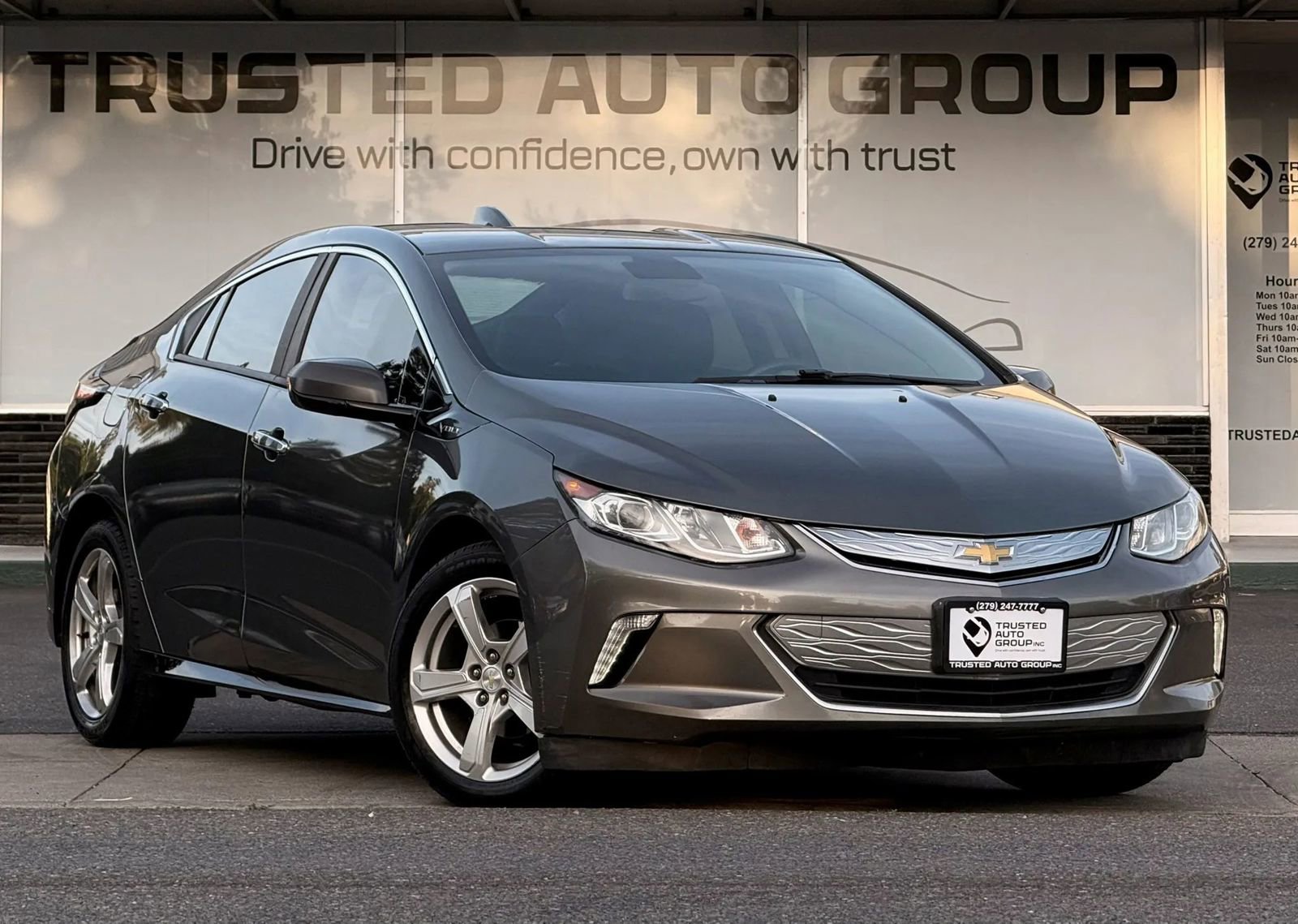 Used 2017 Chevrolet Volt LT FWD image 2