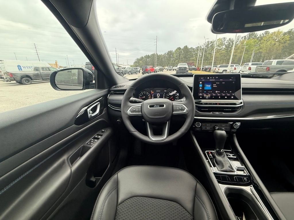 New 2026 Jeep Compass Latitude image 13