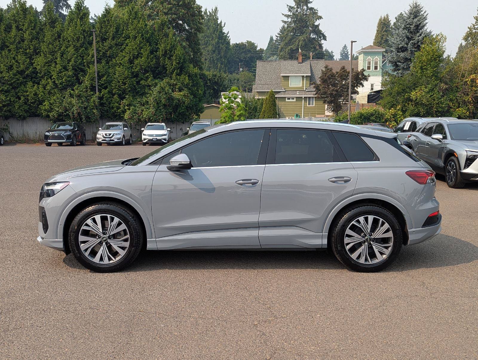 Used 2023 Audi Q4 e-tron Premium Plus w/ Premium Plus RWD image 2