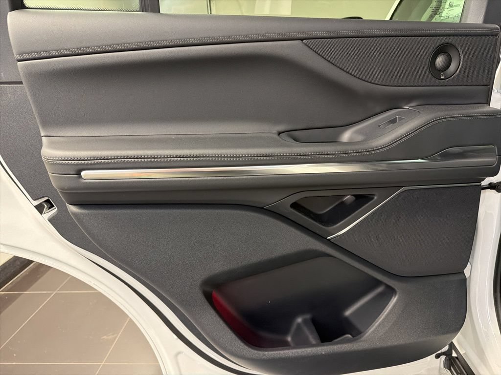 New 2026 Lincoln Navigator Premiere AWD/4WD image 38