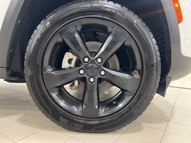 Used 2022 Jeep Grand Cherokee Altitude AWD/4WD image 24