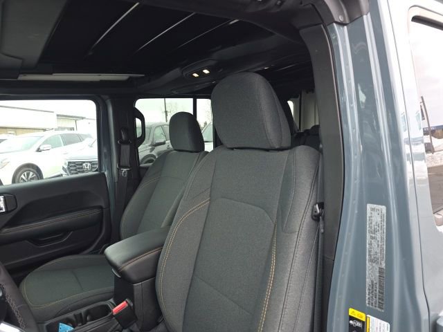 Used 2025 Jeep Wrangler Unlimited Sahara w/ Safety Group AWD/4WD image 13