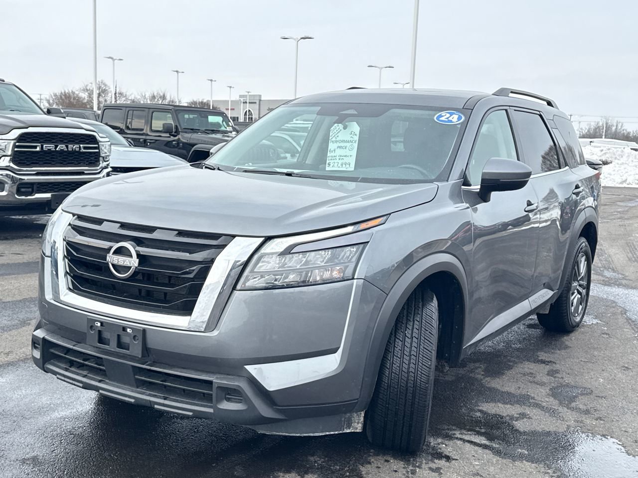 Used 2024 Nissan Pathfinder SV image 7