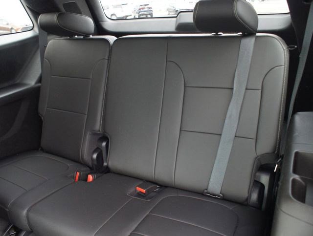 Used 2023 Chevrolet Traverse LT image 15