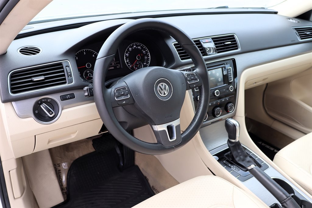 Used 2014 Volkswagen Passat TDI SE FWD image 16