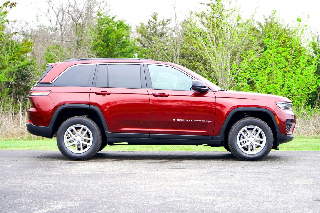 New 2026 Jeep Grand Cherokee Laredo RWD image 5