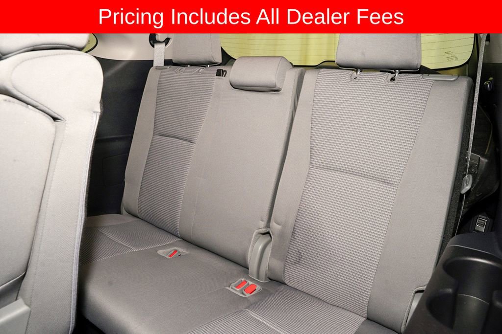 Used 2024 Toyota Highlander LE FWD image 11