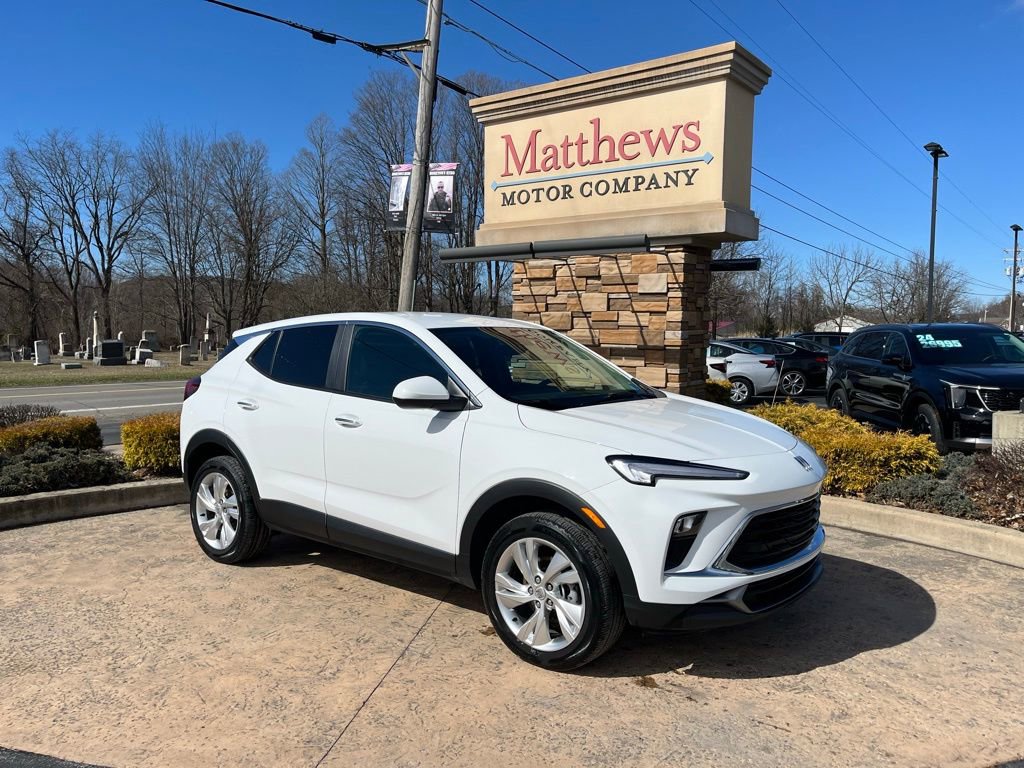 Used 2025 Buick Encore GX Preferred AWD/4WD image 2