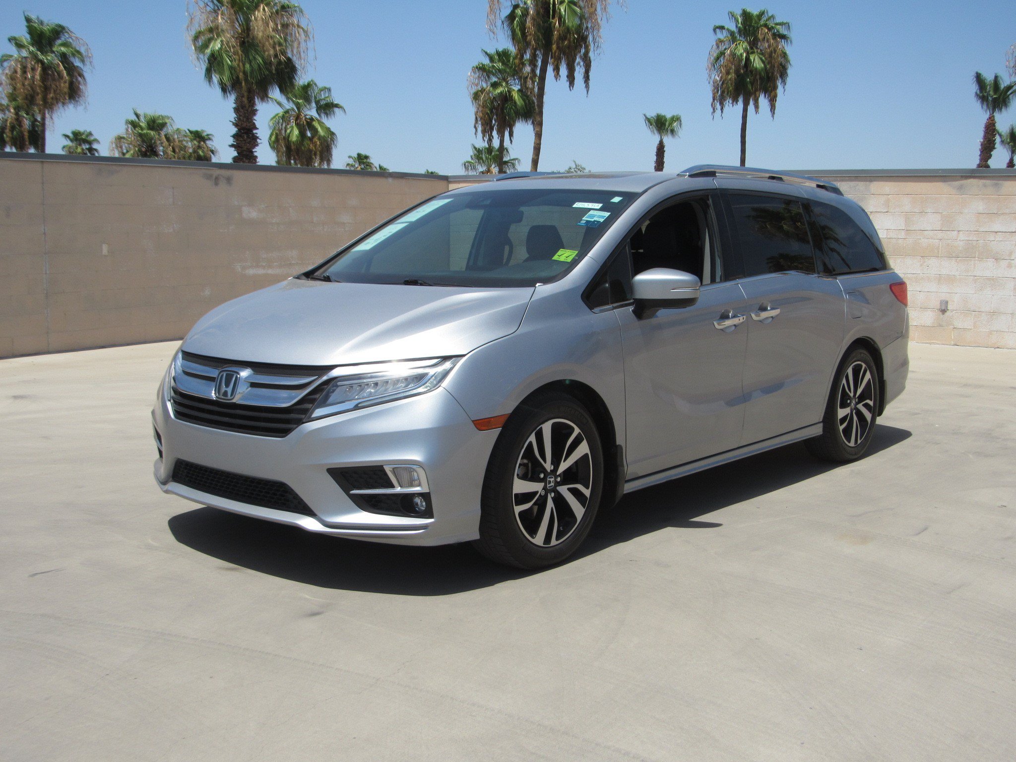 Used 2018 Honda Odyssey Elite image 1