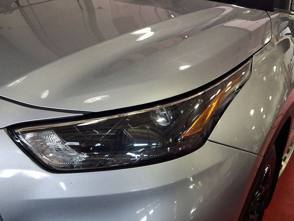 Used 2022 Toyota Highlander L FWD image 3