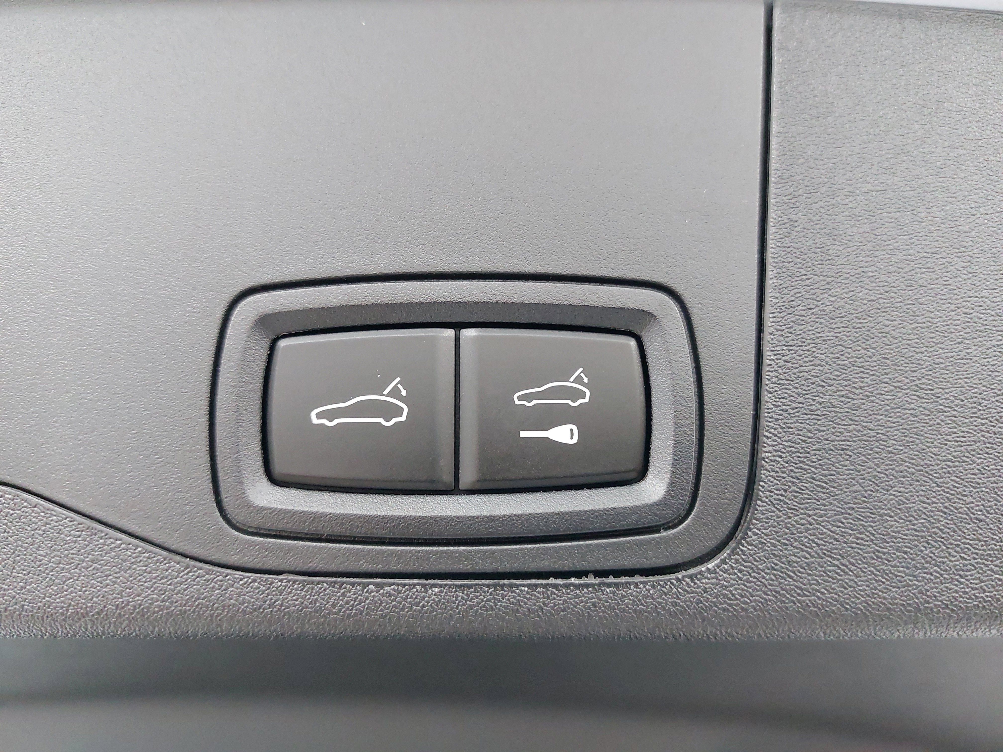 New 2025 Porsche Taycan 4S image 15