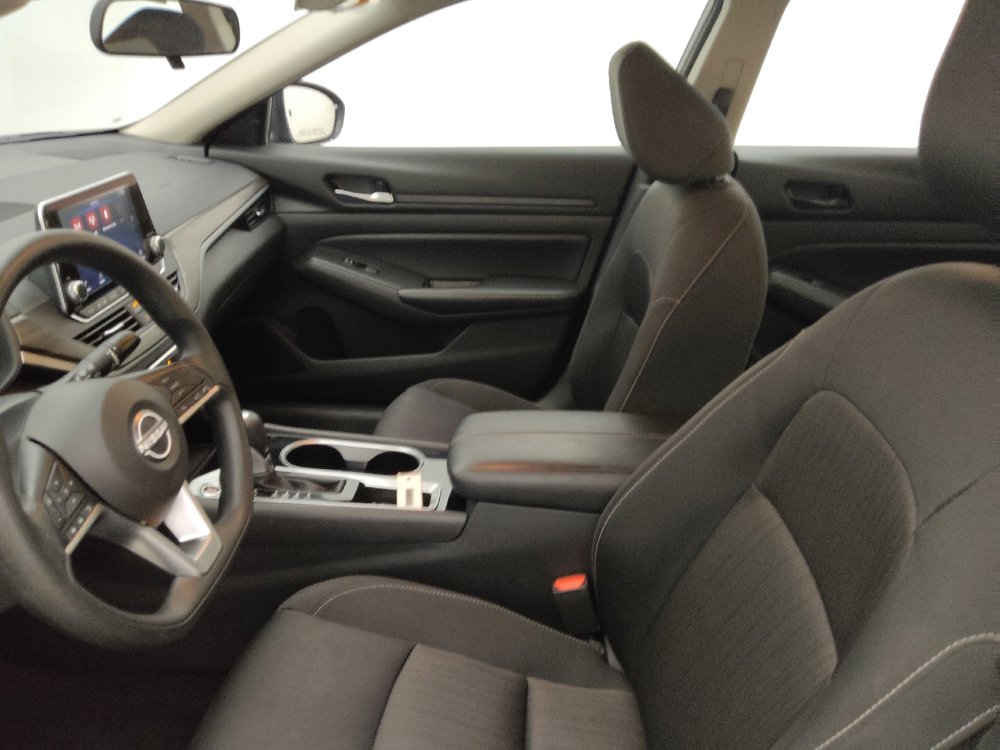 Used 2024 Nissan Altima 2.5 SV image 17