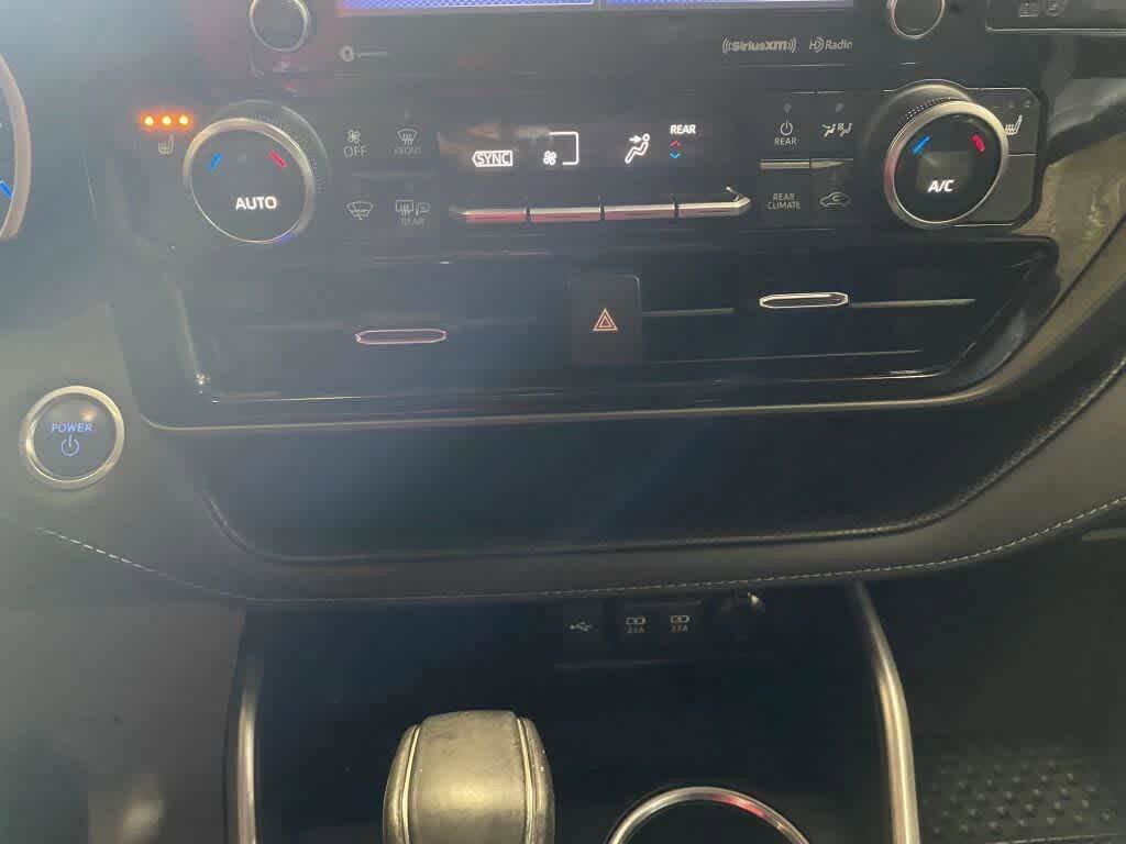 Used 2021 Toyota Highlander XLE image 28