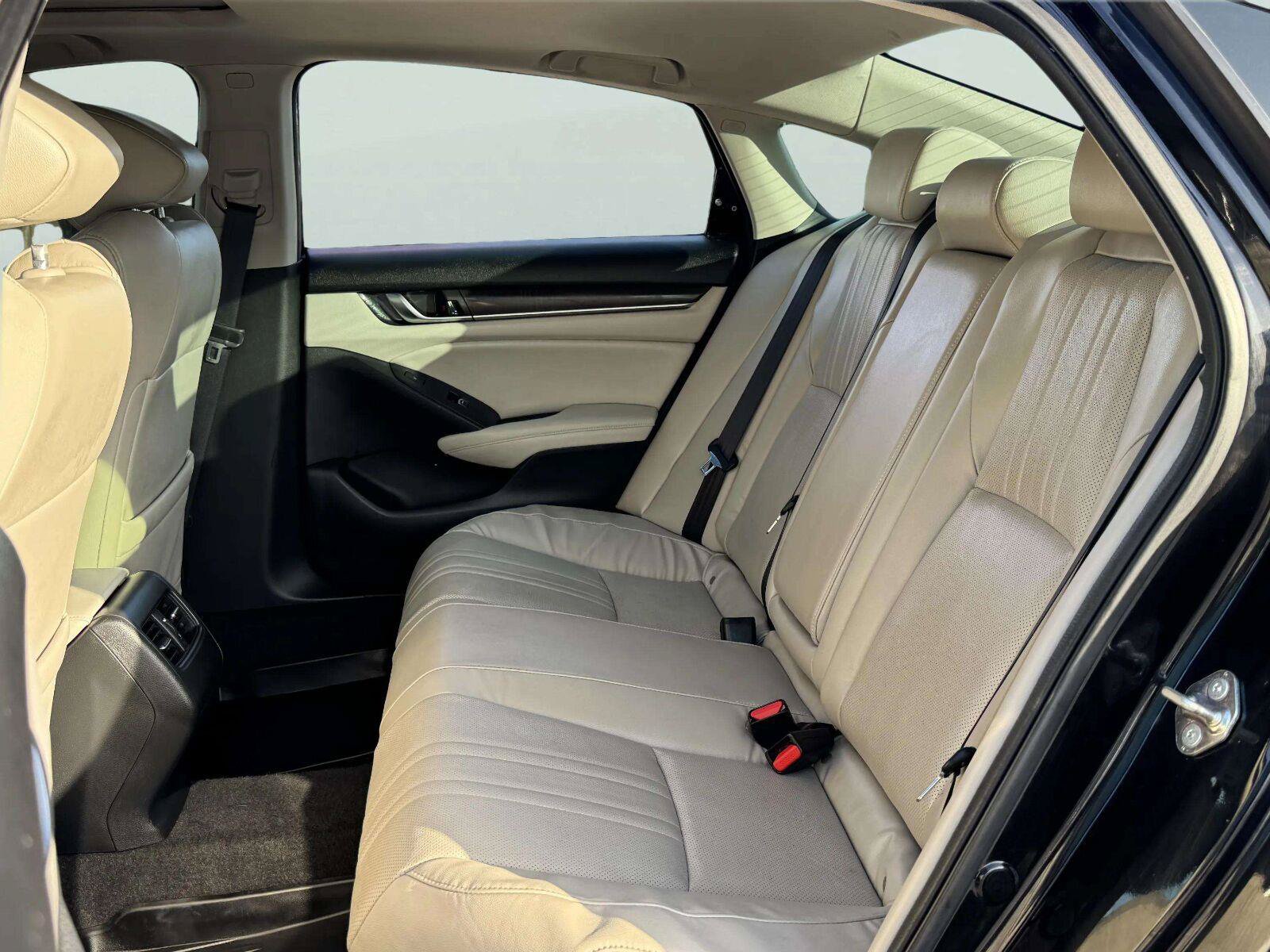Used 2018 Honda Accord Touring image 18