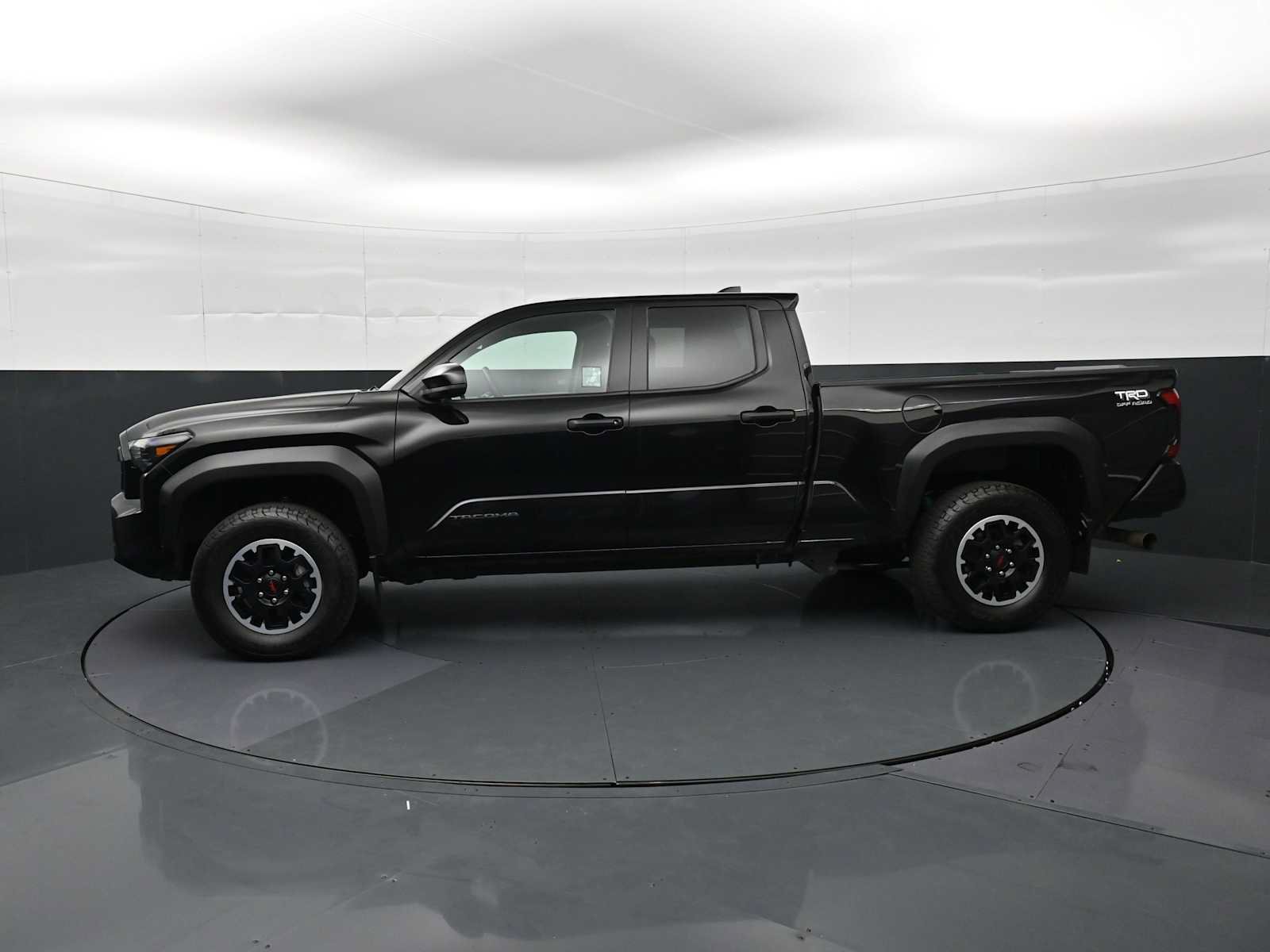 Used 2024 Toyota Tacoma TRD Off-Road AWD/4WD image 8