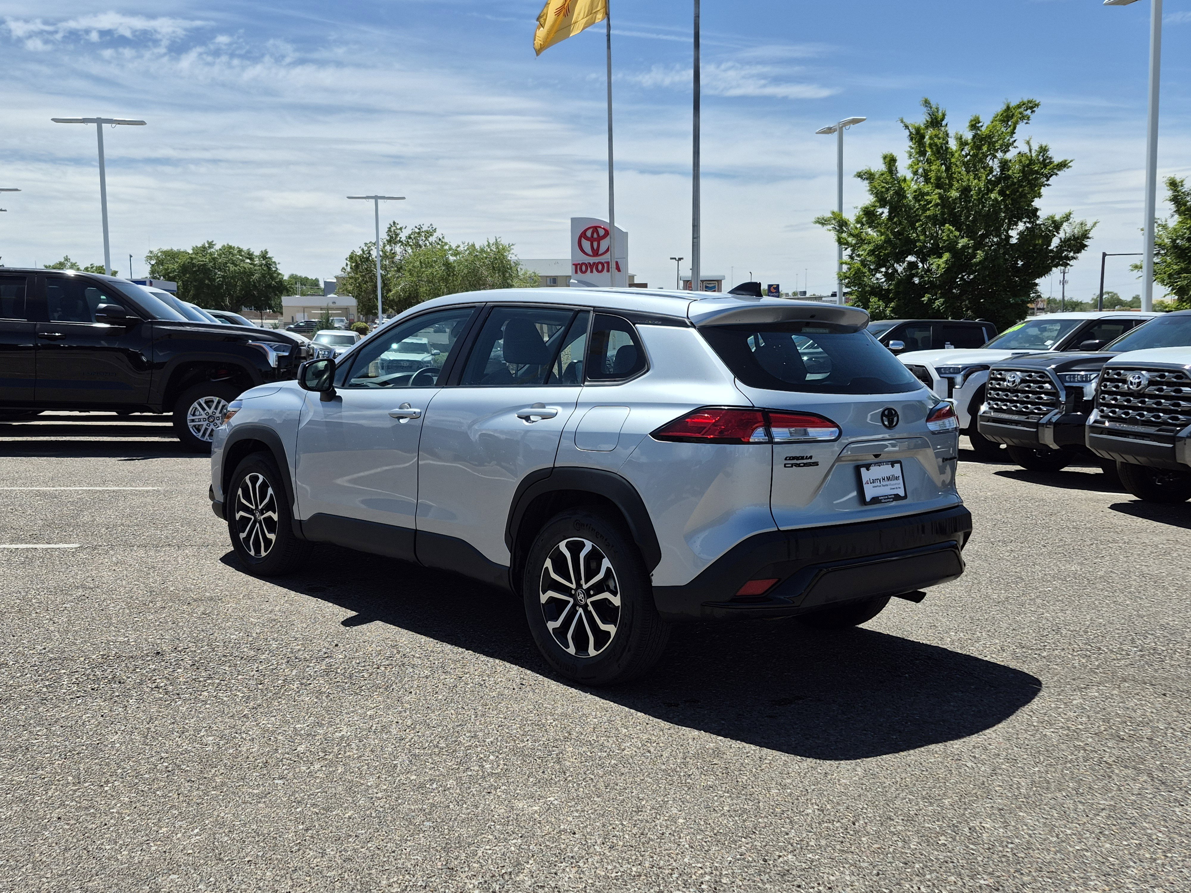 Used 2025 Toyota Corolla Cross AWD Hybrid image 3