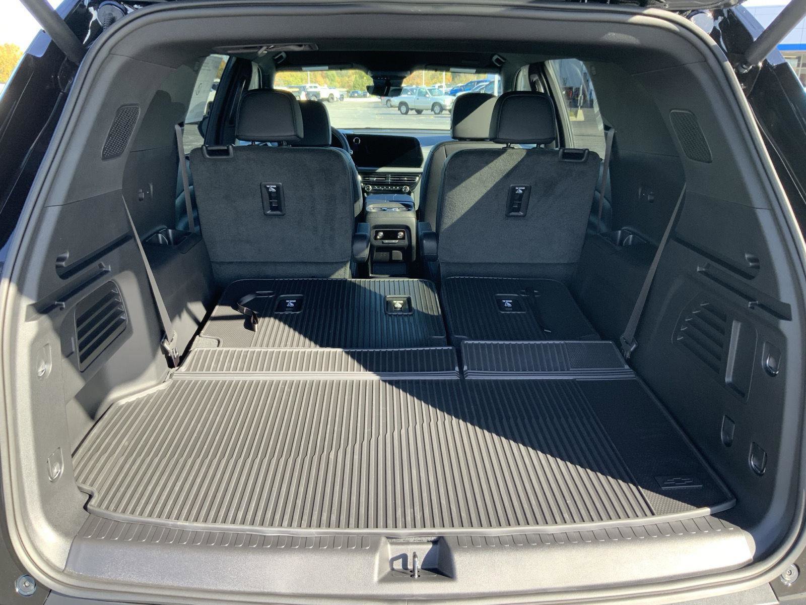New 2026 Chevrolet Traverse LT w/ Driver Confidence Package image 13