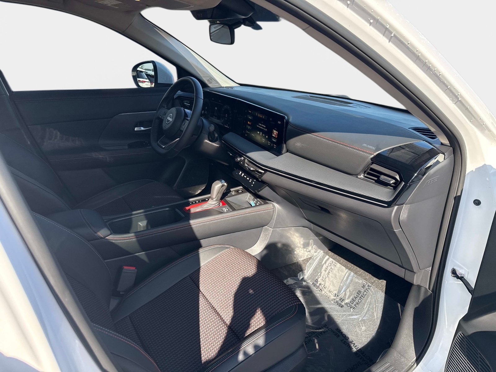 Used 2025 Nissan Kicks SR FWD image 11